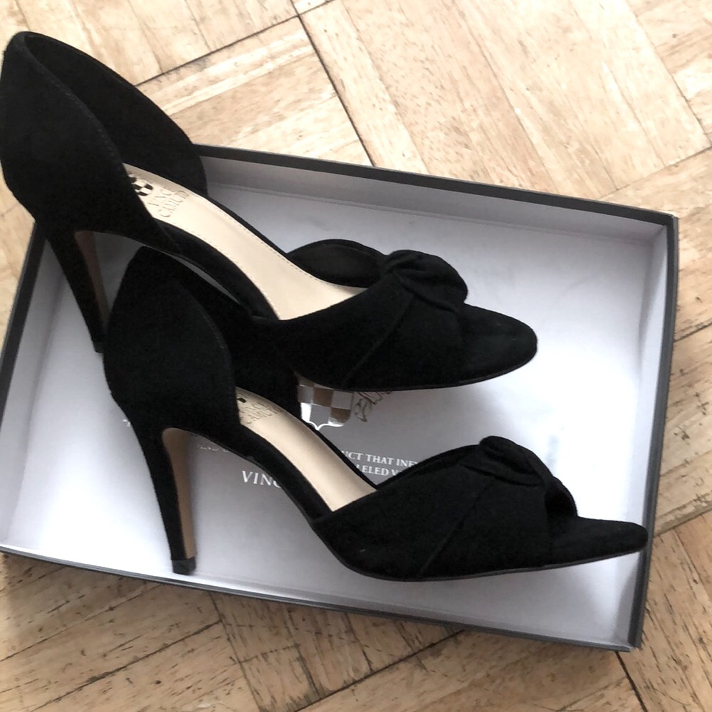 Beautiful suede Vince Camuto pumps